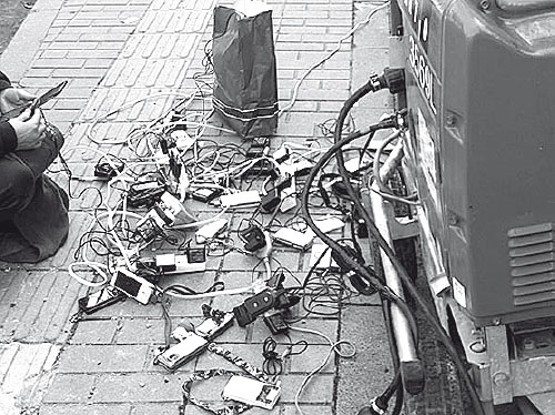 Batteries being charged from electric generators at a subway construction site (March 12, 2011 in Sendai)